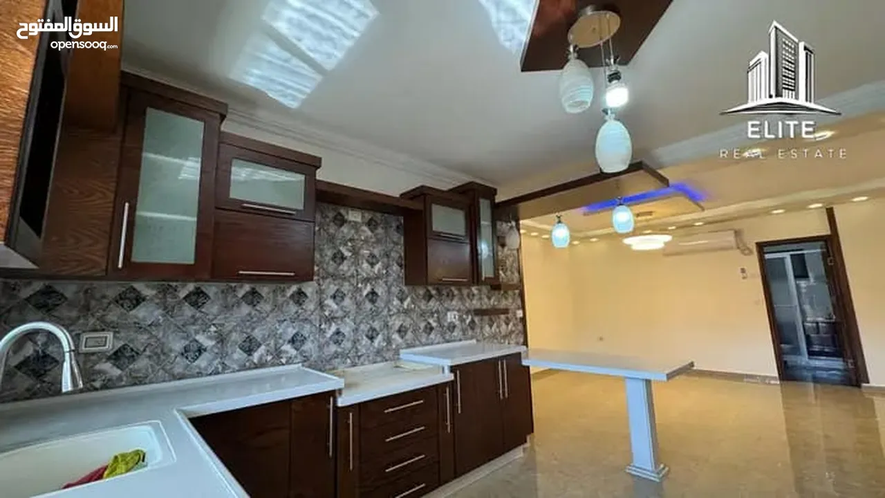 للايجار شقه دبلكس في سطح مرحبا قرب شارع القدس