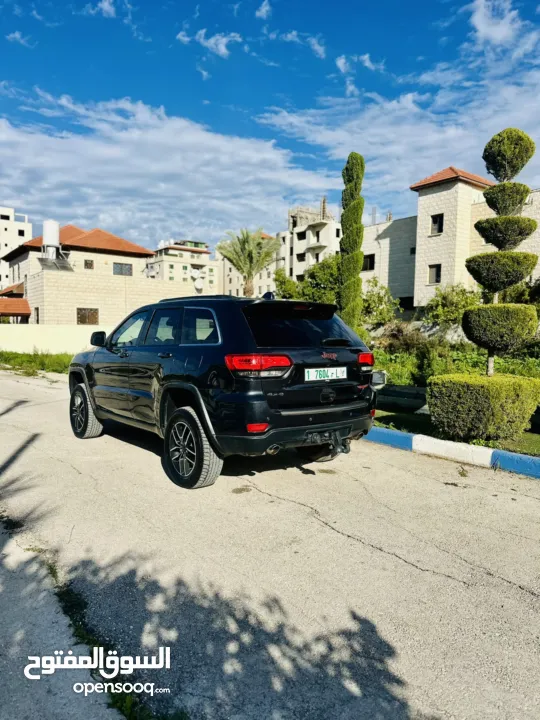 جراند شوروكي 2016 محرك بنزين بقوه 3600cc جير اوتوماتيكي مكون من 8 سرعات نظام دفع رباعي امريكي مميز