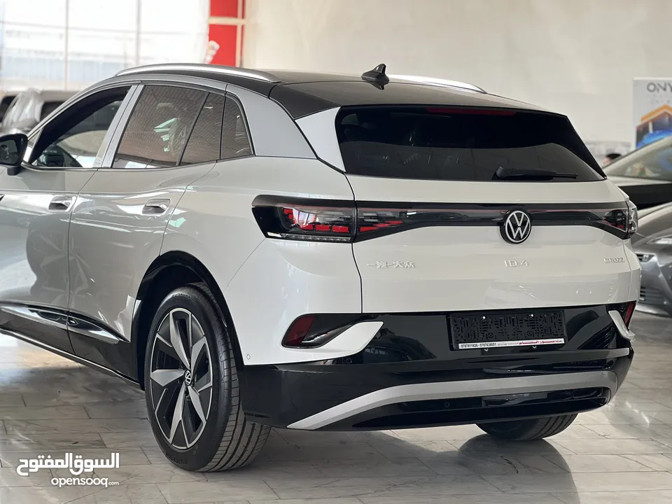 VW ID4 CROZZ PRO 2024 PIANO BLACK أبيضّ لؤلؤي