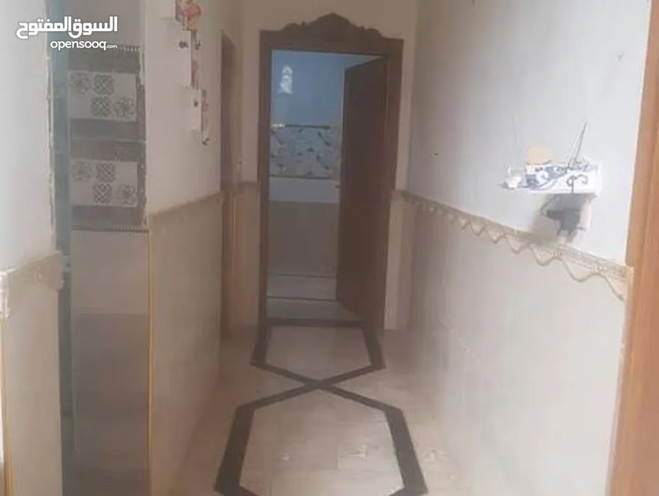 بيت للايجار يجانب مركز الشرطة والسوق المركزي