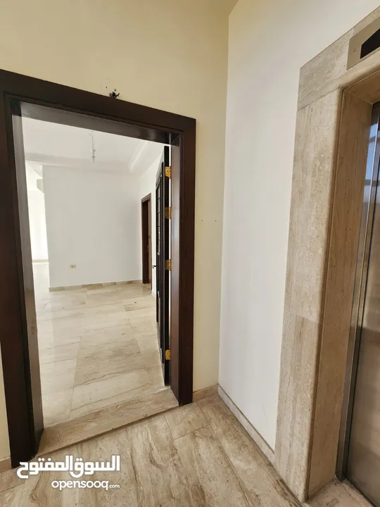 شقة فارغة للبيع بين الدوار الرابع و الخامس - ref: 14595