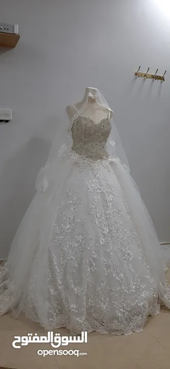 البيع او اللايجار فستان زفاف