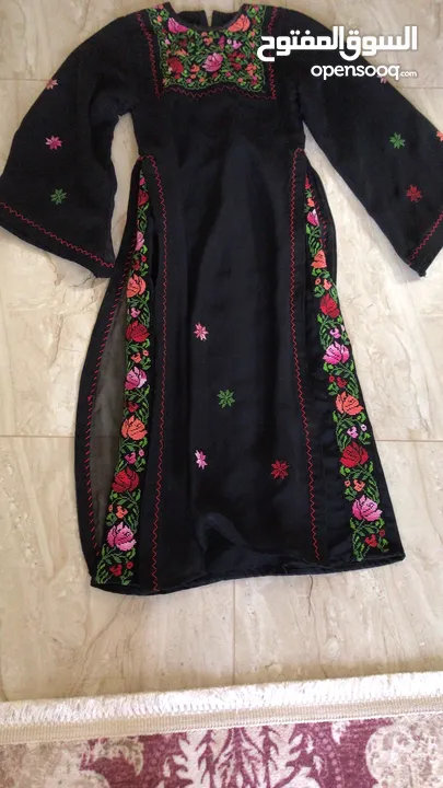 فساتين شبه جديده مشكله