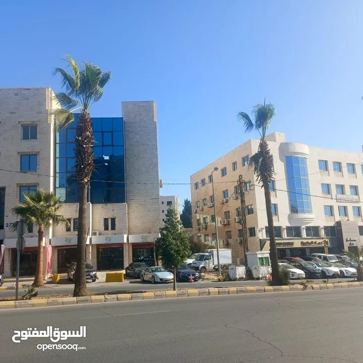 مكتب مميز مساحة 300 متر مربع للايجار بسعر مناسب
