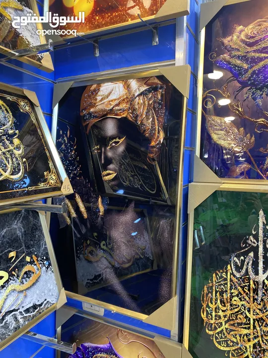 لوحات فنية مشكلة