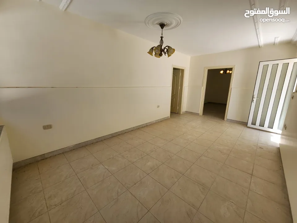 شقة فارغة للإيجار في الشميساني - ref: 14635