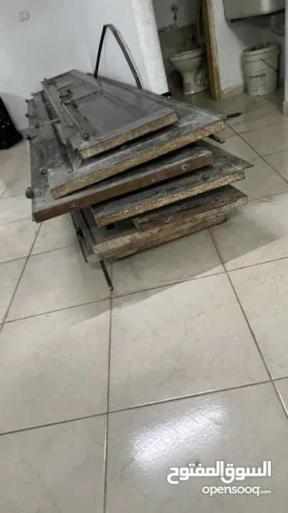 باب محل حديد شبه جديد