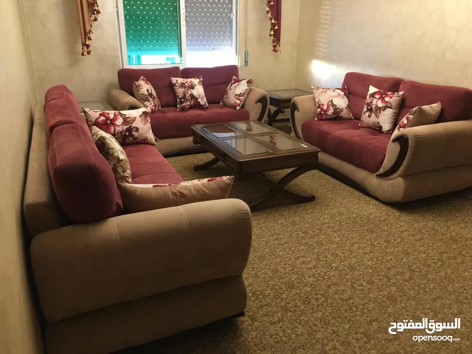 طقم غرفة معيشة للبيع بحالة جيدة