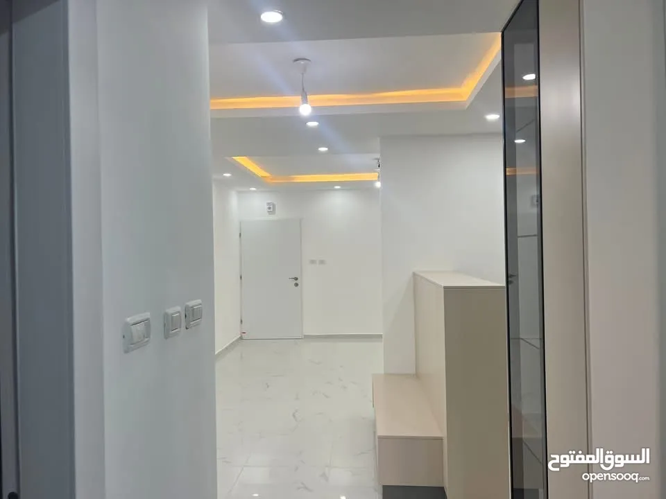 شقه فارغة للايجار في عين منجد لم تسكن من قبل