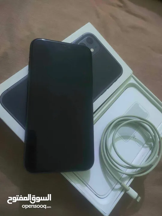 iphone 11 like new with box 64g