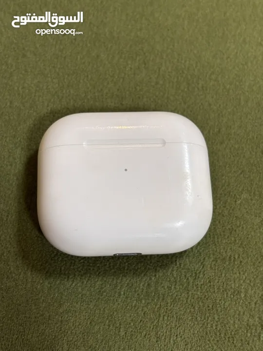 AirPods (الجيل الثالث) مع علبة شحن MagSafe أبيض