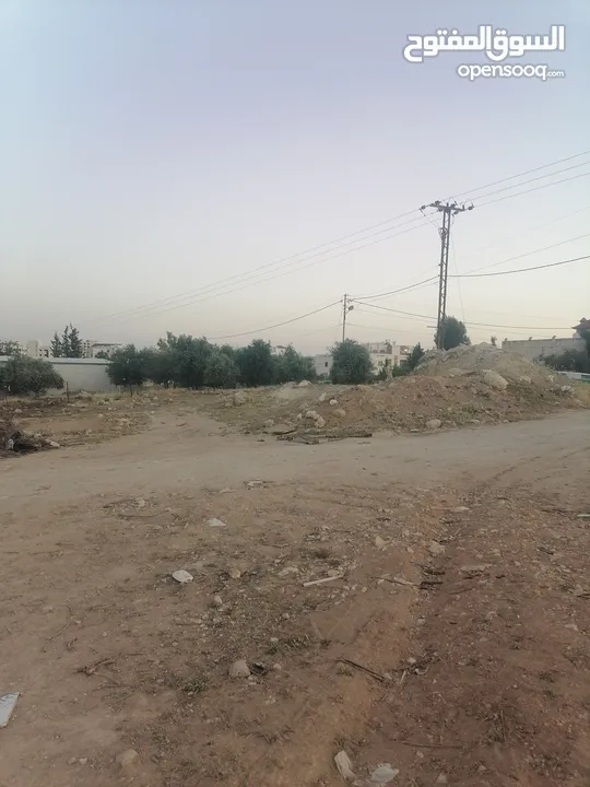 عده قطع قرب شارع المطار اليادوده