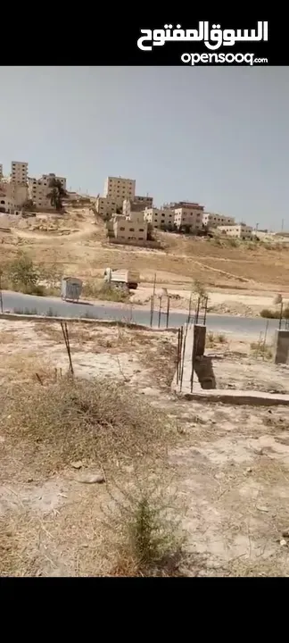 للبيع قطعة ارض من اراضي شرق عمان ماركا مبني عليها اساسات شقتين