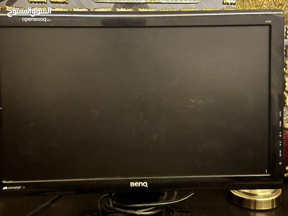شاشهbenq 950is(شاشه كمبوتر مع وصلاتها )