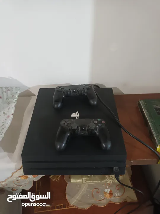 ps4 pro 1t وارد المانيا مع ايدين اصليات