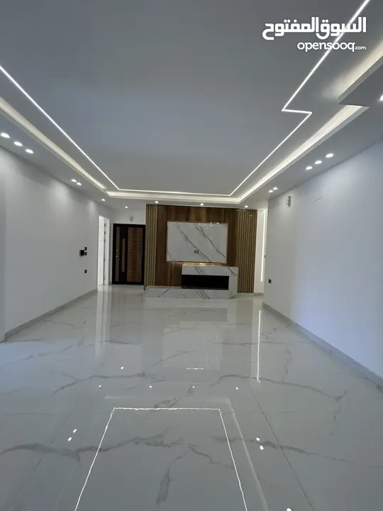 شقة طابق اول مساحة 245 متر سوبر ديلوكس بأجمل مناطق الجبيهة