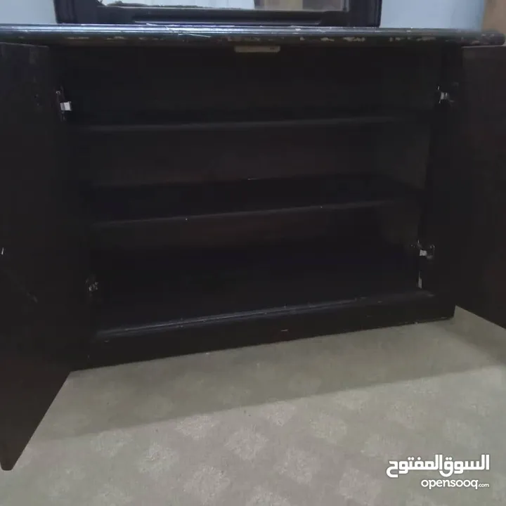 غرفه نوم لاتيه 18 بحاله جيده جدا سرير مع خزانة ودرجين وتسريحة مستعملة للبيع