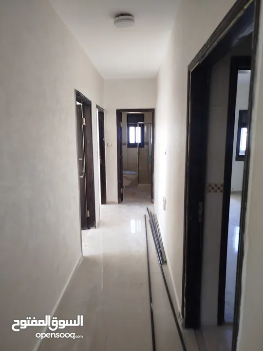 للايجار شقه مقابل المقاطعه في الارسال قرب جامعة القدس