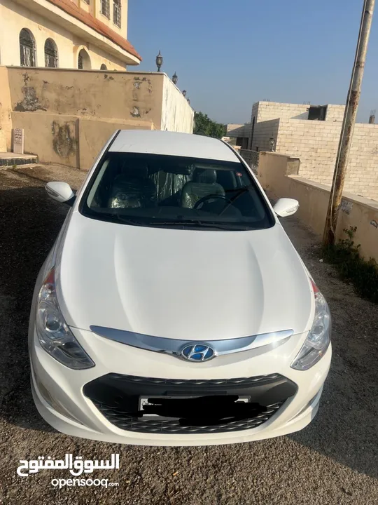 هونداي سوناتا 2015 - موديل فاخر، مالك واحد، حالة ممتازة كلين تايتل خالي من اي حوادث استخدام شخصي