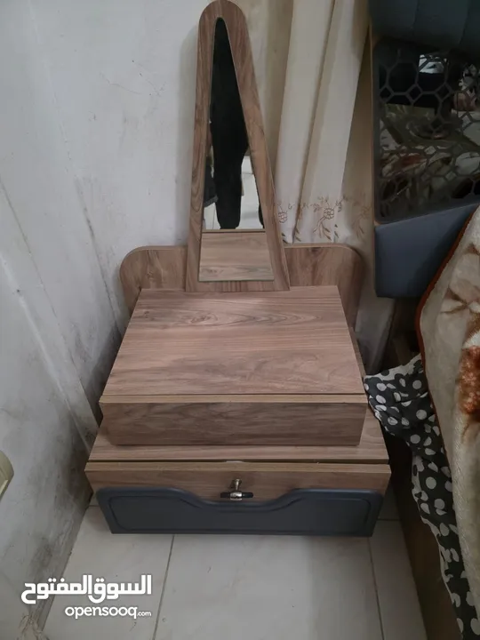 غرفة نوم بحالة ممتازة للبيع