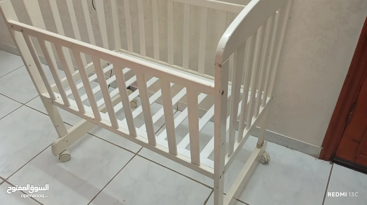 تخت اطفال مستعمل للبيع مع فرشه