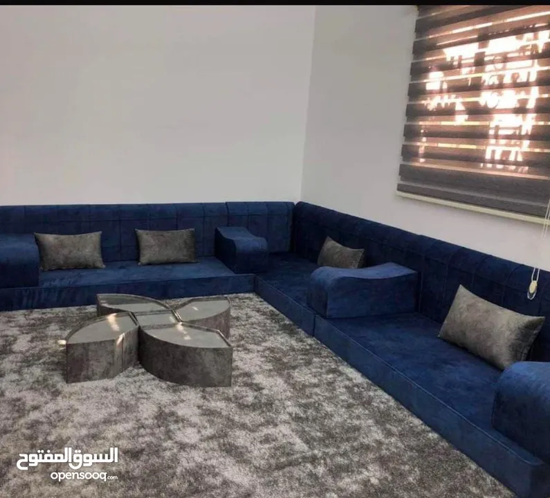 طقم شبه جديد طقم كنب مع طقم طاولات جلسه عربيه