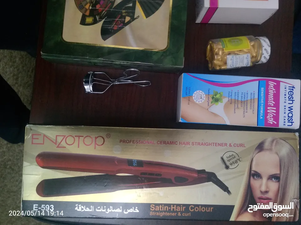 مجموعة قطع مكياج، مصفف شعر، علبة مكياج للبيع، كلهم جداد بالكرتونة