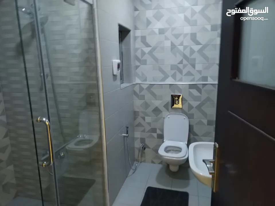 شقة فارغة للإيجار في عبدون - REF: 14542
