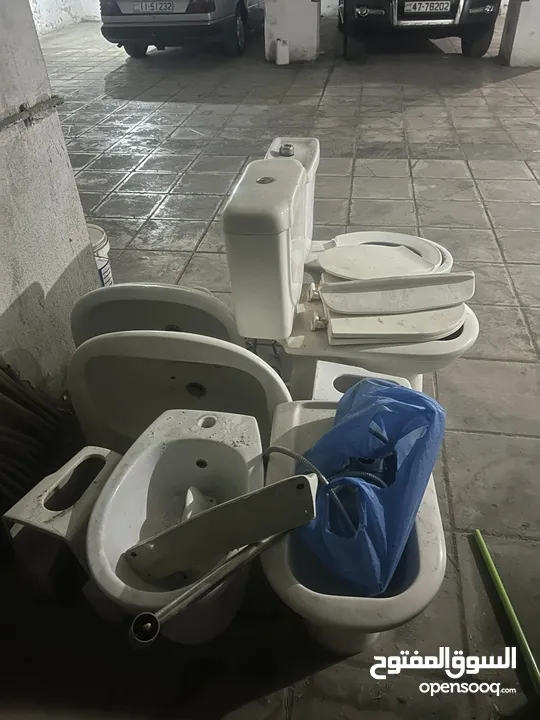 طقم حمام لون ابيضّ وبيج