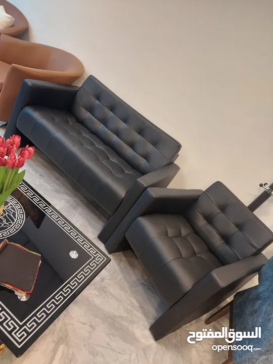 طقم كنب جلد 4مقاعد موديل مميز عدة الوان حسب الطلب