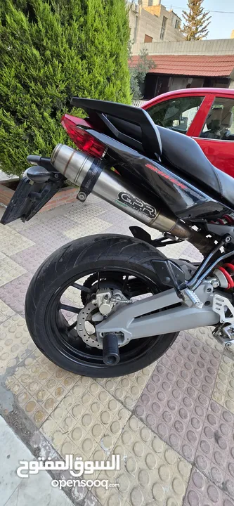 دراجة ابريليا 750 cc بحالة ممتازة 2016 ماشية 24000 فقط مالك ثاني صيانة دورية في الشركة 3200 دينار