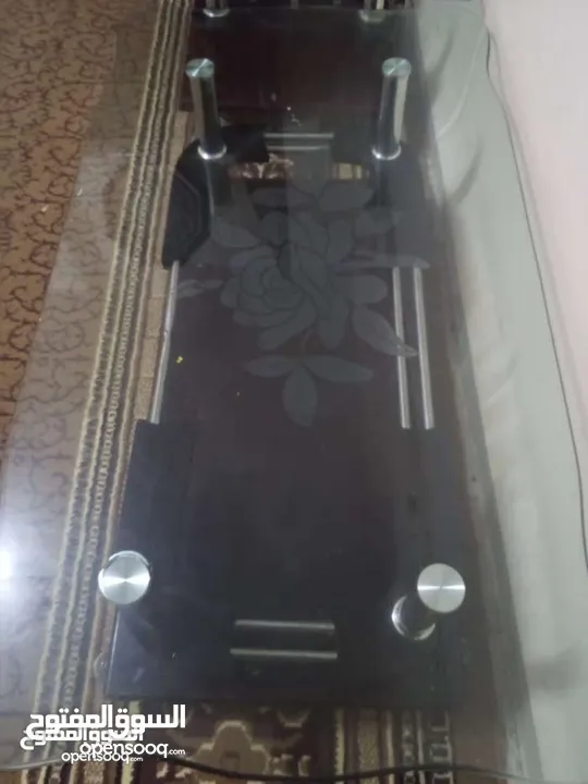 طاولا وحده كبيره وتنتين صغار