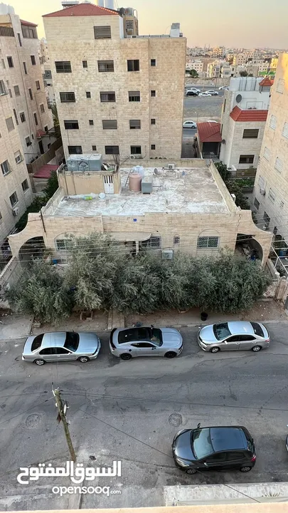 تملك بسعر شقتين  منزل مستقل 4شقق قريب محطة الباص السريع بموقع مميز للبيع  تصلح لسكن عائلي أوكإستثمار