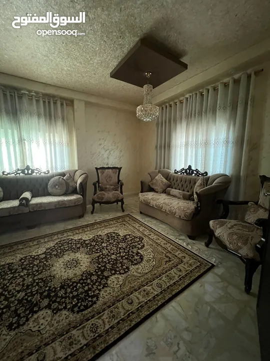شقة طابقية للبيع