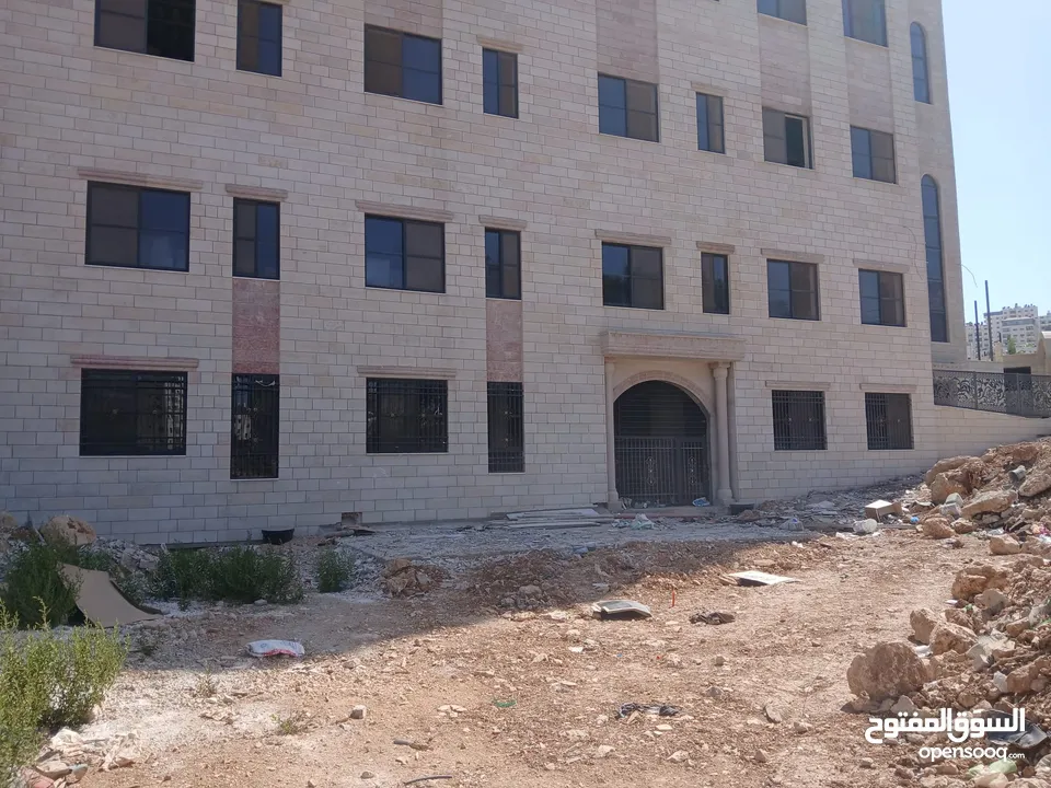 مساحة واسعة بموقع مميز