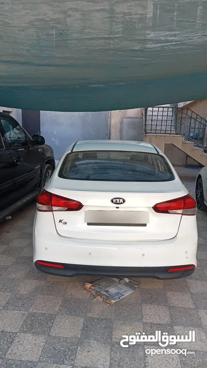 سياره كيا 3احد عشر الف