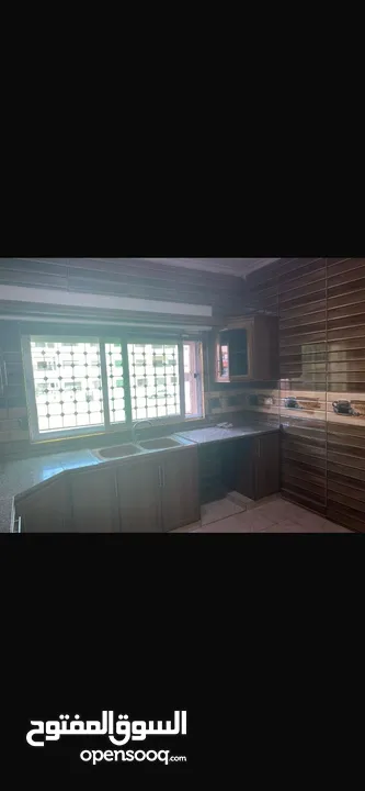شقه طابق ارضي للبيع البنيات خلف جامعة البترا