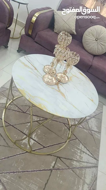 طقم كنب ضيوف مع طقم طاولات