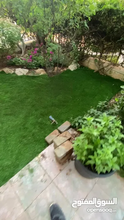 عشب صناعي للحدائق والملاعب يتوفر بسماكات مختلفه