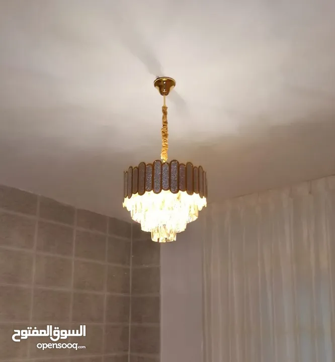 طاوله مع ثريا