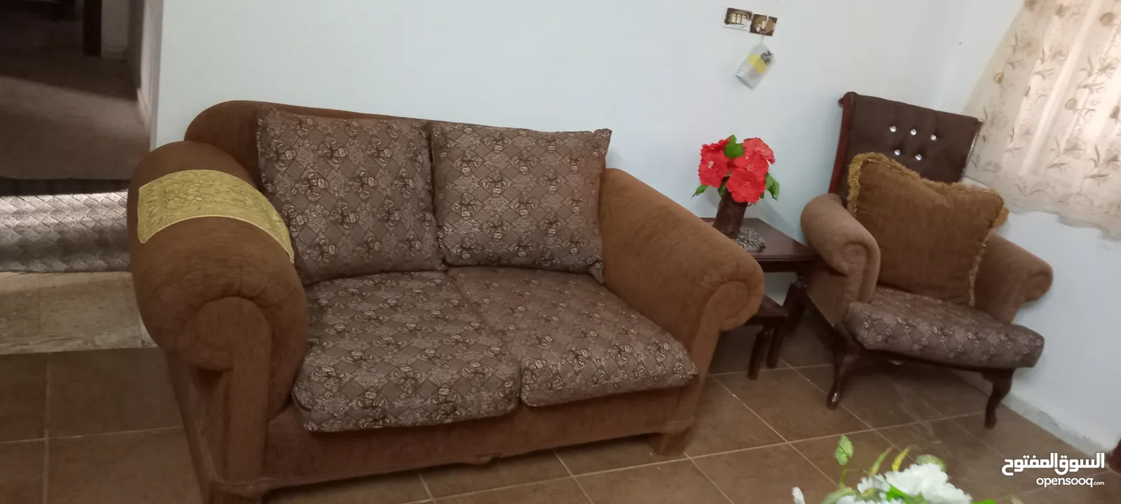طقم كنب 7 مقاعد مع بوفيه شاشة