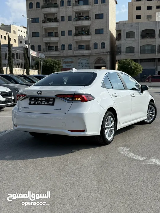 تويوتا كارولا ترخيص 2022 محرك 1800 هايبرد جير أوتوماتيك 170 حصان