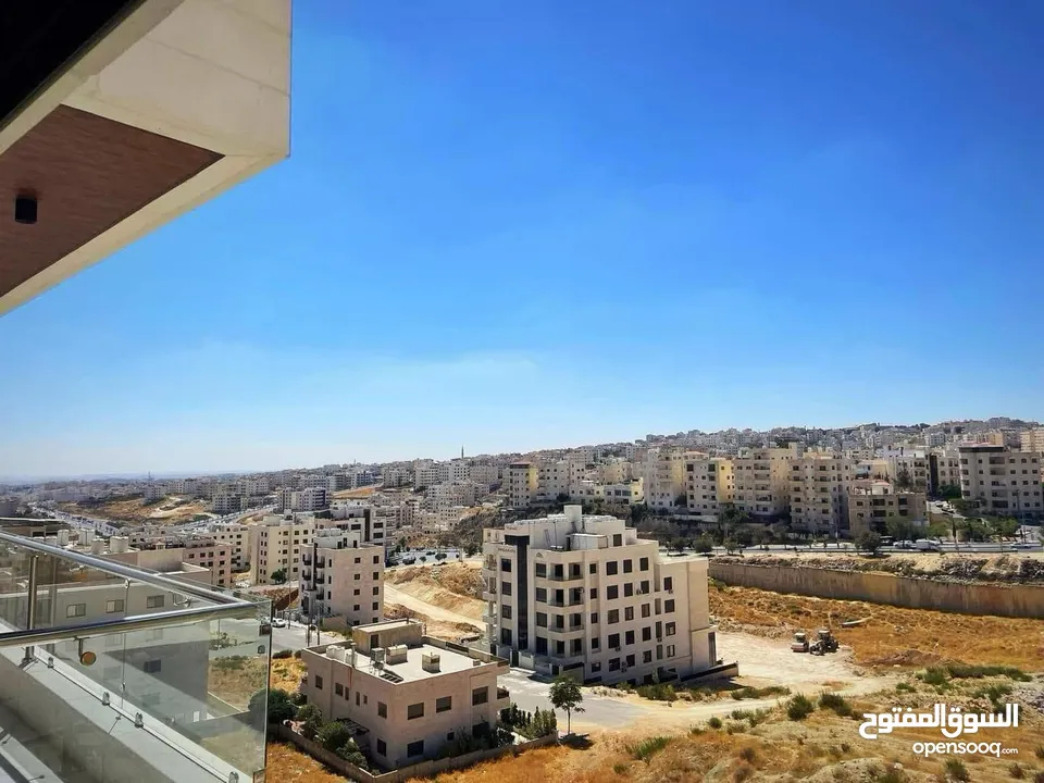 شقة ارضية للبيع في الجبيهة 145م + 50م ترس وكراج مستقل (شقتين في الطابق) على 3 شوارع من المالك