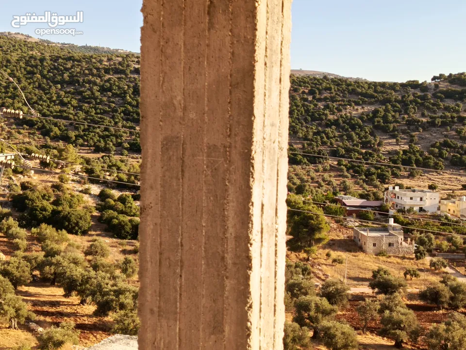بيت عظم للبيع  مكون من ثلاثة طوابق عظم للبيع  عجلون الهاشميه  اطلاله بانوراما  قرب التلفريك