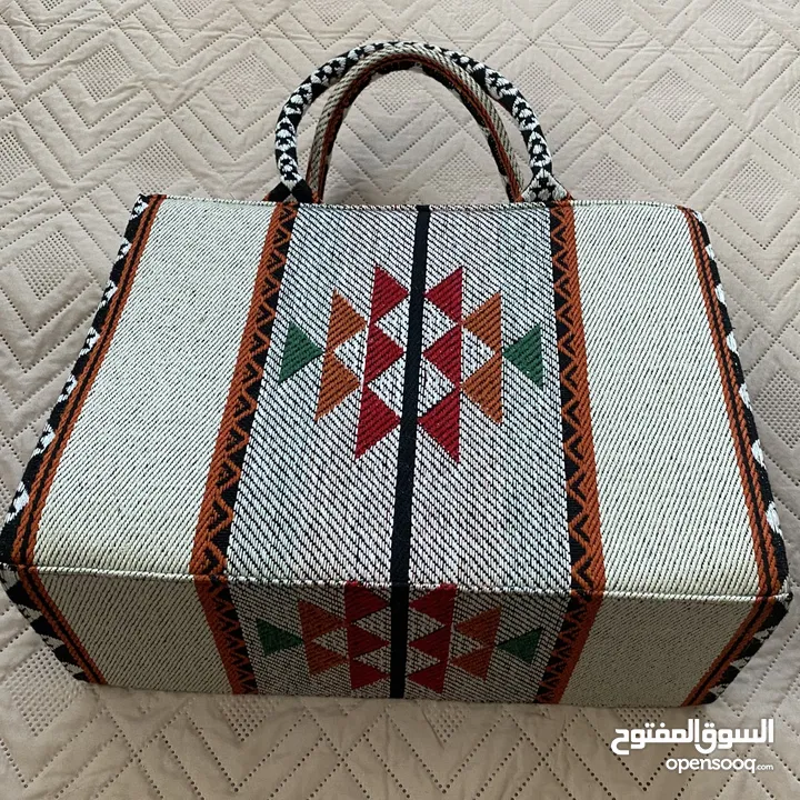 Handbag with turathi prints