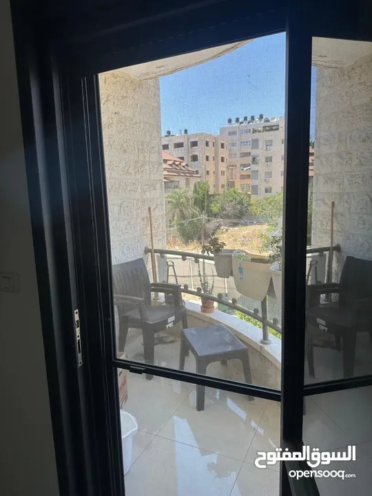 شقة مميزة للبيع - عين منجد / رام اللّٰه الموقع: عمارة السعادة - مقابل قيادة الشرطة مباشرة