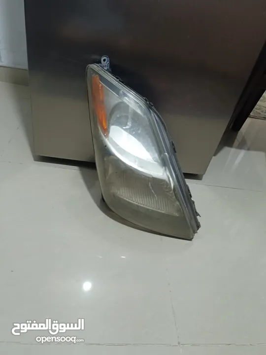 اضويه اثنين واحد تويوتا وواحد هونداي ومسجلات اثنين واحد منهم مع فريم للبيع بسعر مغري جداً
