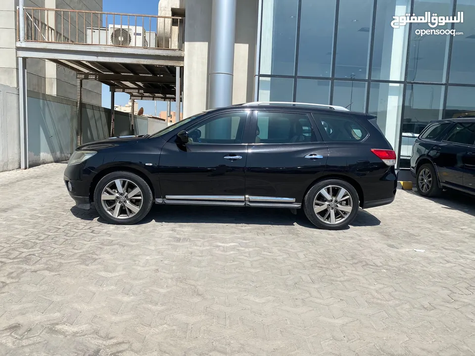 Nissan Pathfinder SV 2015 (Black)