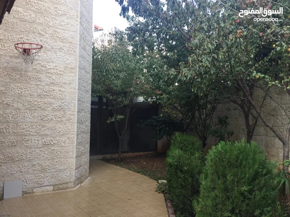 شقة مفروشة فرش مودرن في - دير غبار- بترس و حديقة و مدخل خاص (6753)