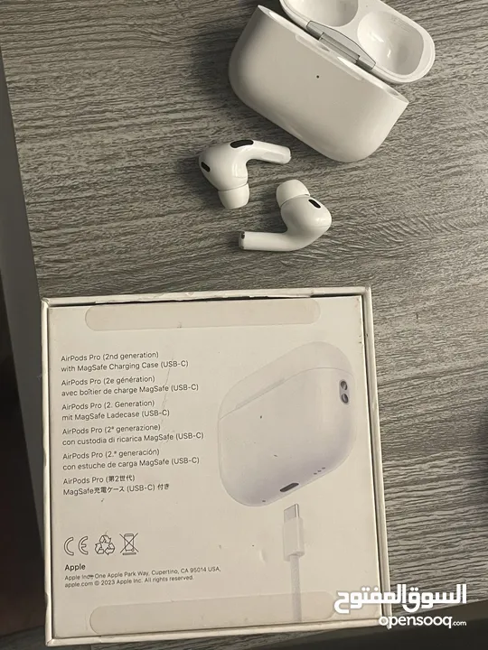 Apple AirPods Pro 2nd generation  USB-C charging & wireless charging مع العلبة و الشاحن و كفر